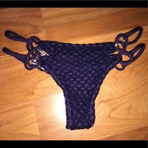 ACACIA blackberry crochet molokini